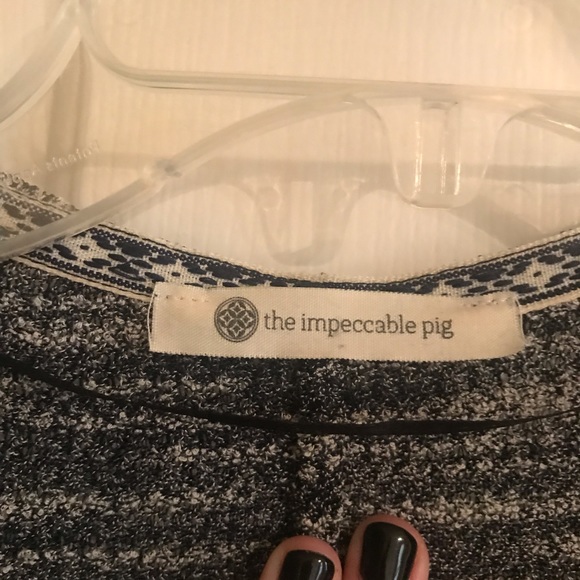 Tasseled shawl - Picture 3 of 4